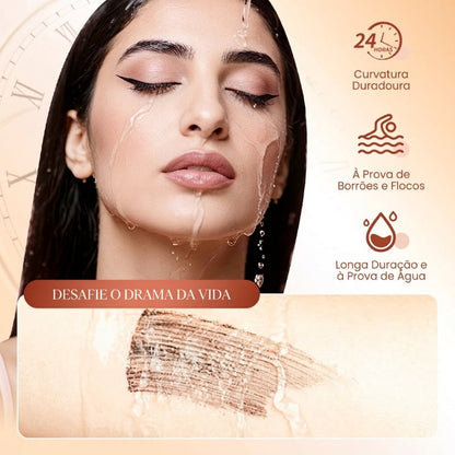 Rímel à prova d'água com fibras para um volume natural