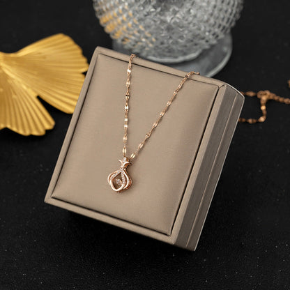 Strass-Anhänger mit goldfarbener Kupfer- und Titan-Stahlkette