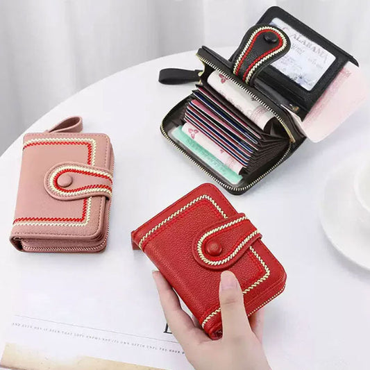 Kurze Damenbrieftasche mit Reißverschluss und mehreren Kartenfächern