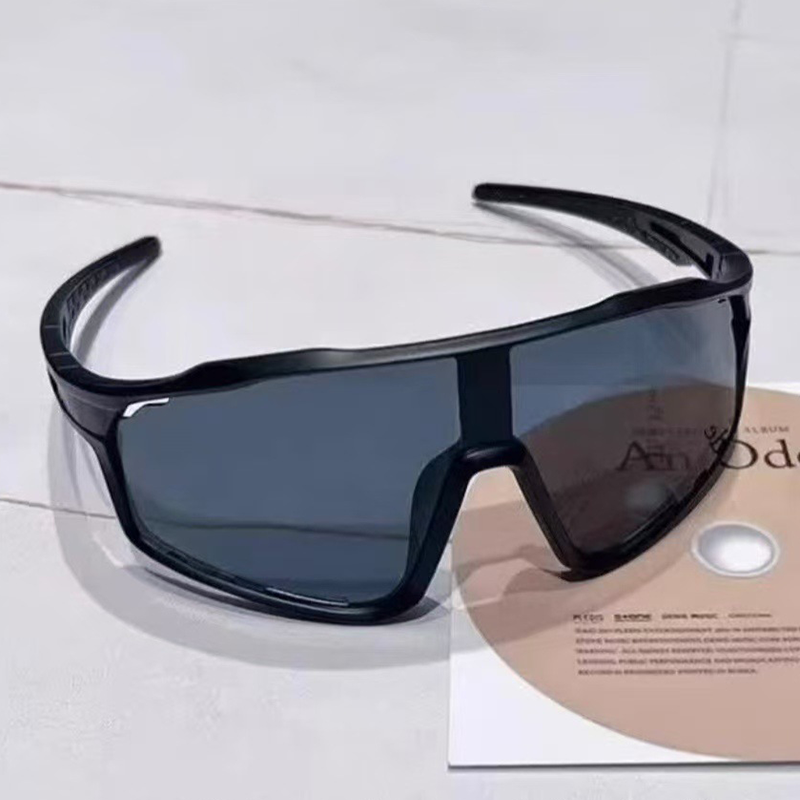 🔥 50% DE DESCONTO – Óculos Esportivos Sensíveis à Luz para Homens e Mulheres | Proteção UV, ajuste confortável & ideal para corrida e ciclismo 🏃‍♂️🚴‍♀️
