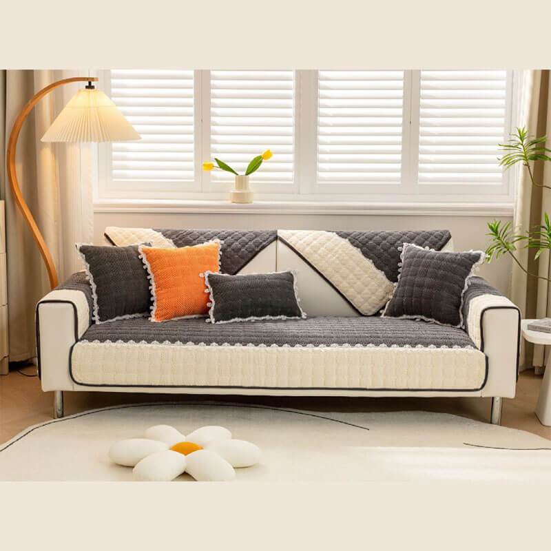 🛋️ 50% DE DESCONTO – Capa de Sofá em Moleskine com Bloco de Cores e Renda | Antiderrapante, decorativa & fácil de colocar ✨🧵